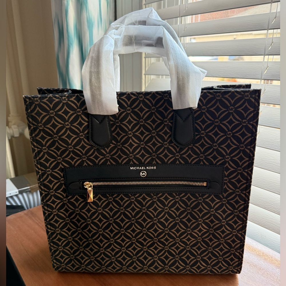 MICHAEL KORS KEMPNER LARGE MONOGRAM TOTE BAG, NEW BUT MISSING CROSSBODY STRAP